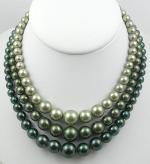 Necklace-Unsigned - Vintage Green Faux Pearl Necklace