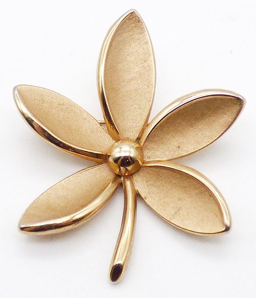 Brooches - Trifari Gold Flower Brooch