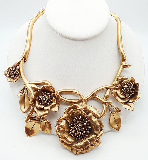 Trend Spring Summer 2023: Big Blooms Jewelry - Oscar de la Renta Flowers Statement Necklace