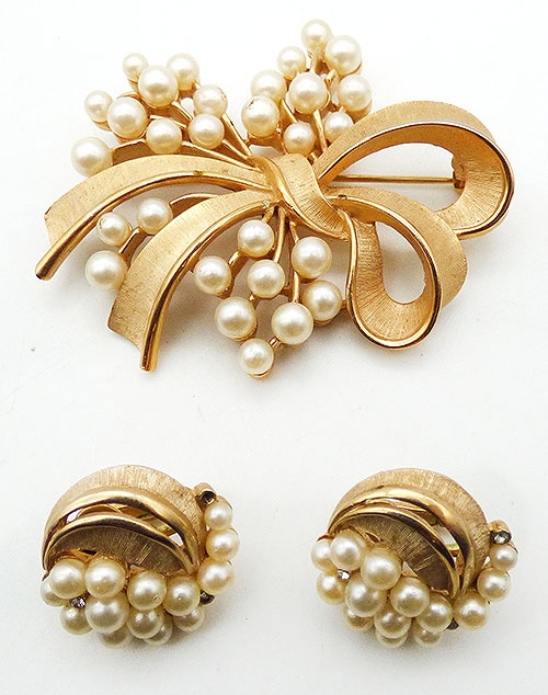 Pearl Jewelry - Trifari Faux Pearl Gold Bow Brooch Set