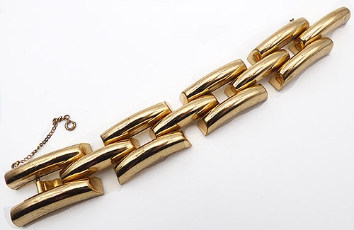 Trend 2022: Chunky Chains - Retro Gold Plated Tank Track Bracelet