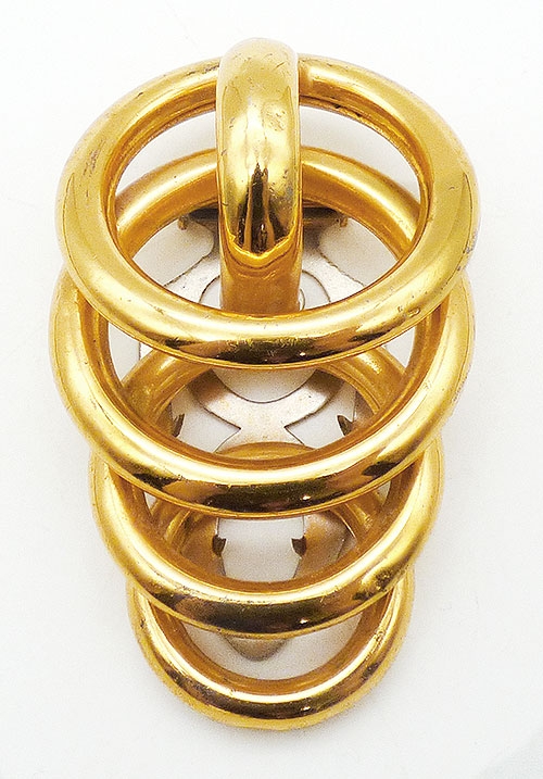 Retro Moderne - Gold Plated Stacked Rings Dress Clip