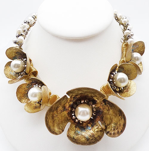 Collectible Contemporary - Vilaiwan Golden Flowers Pearl Necklace