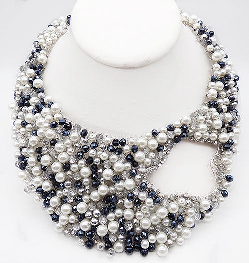 Trend 2022: Pearls! - Vilaiwan Asymmetrical Pearl Necklace