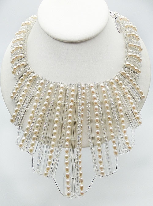 Trend 2022: Pearls/Big Round Beads - Villaiwan Pearl and Crystal Statement Necklace