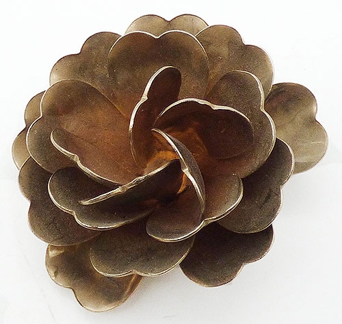 Trend Fall Winter: Big Blooms Jewelry - 3-Dimensional Gold Flower Brooch
