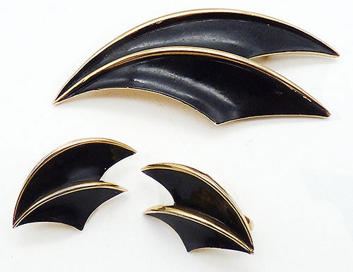 Sets & Parures - Trifari Black Enamel Brooch Earrings Set