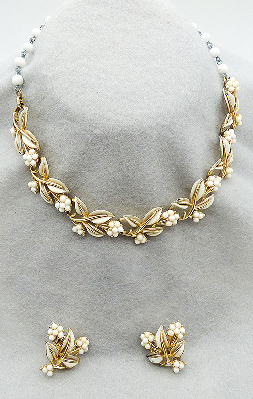 Coro/Corocraft - Coro White Flowers and Leaves Necklace Set